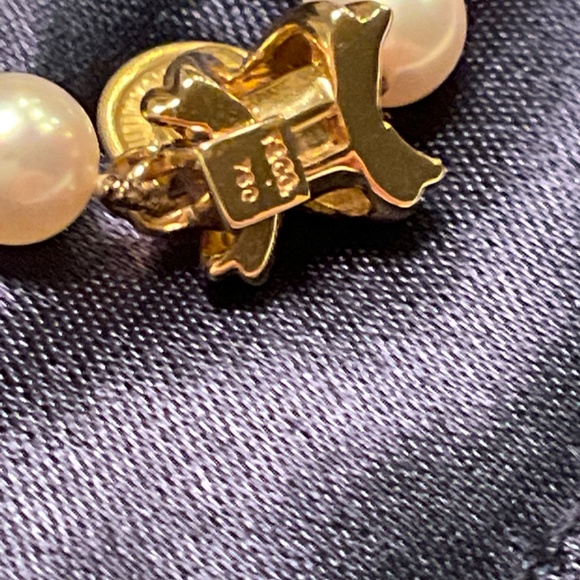 TIFFANY & CO Signature 18K YG Clasp Akoya Pearl Strand Necklace - Picture 5 of 14